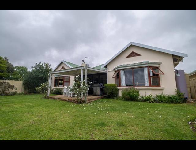 4 BEDROOM HOUSE FOR SALE IN OATLANDS NORTH